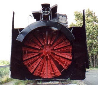 Giant train-mounted snow blower [Yashica T4S]